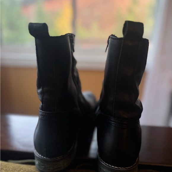 Sleek Black Ankle Boots with Rugged Sole - Picture 4 of 7